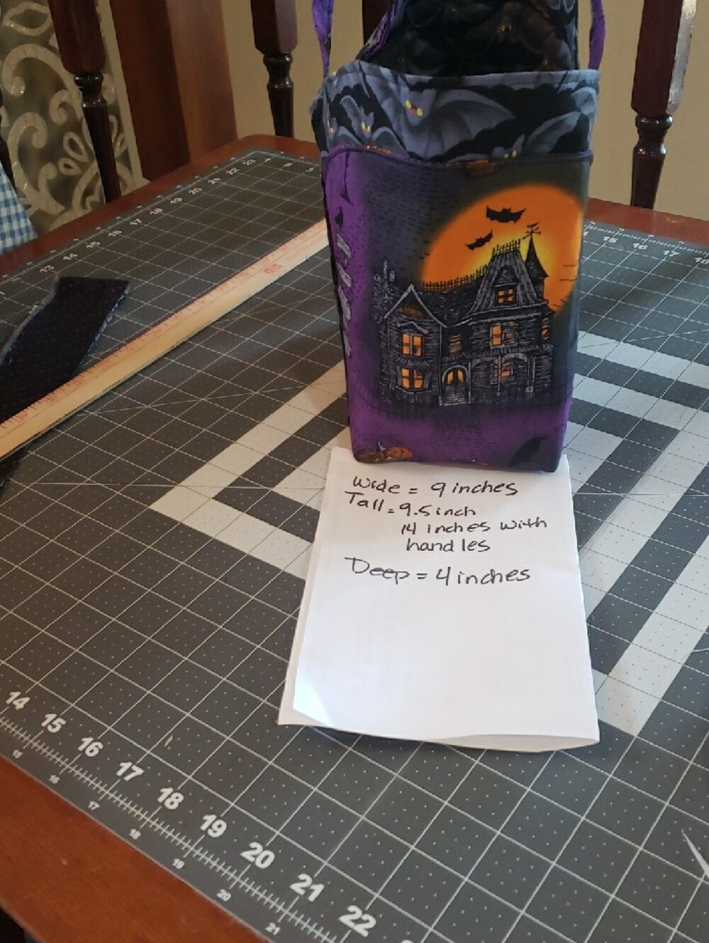 Purple Halloween Bat-Print Tote Bag with Haunted House Design HALLOWEEN - Picture 3 of 3